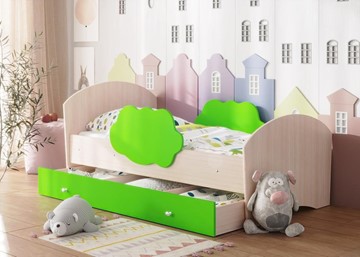 Детская кровать с бортиками Тучка с ящиком, корпус Дуб млечный, фасад Лайм в Кемерово